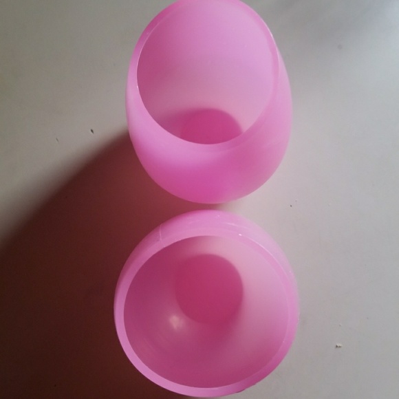 Pink silicone cups for party drinks beer wine tea - Picture 2 of 4